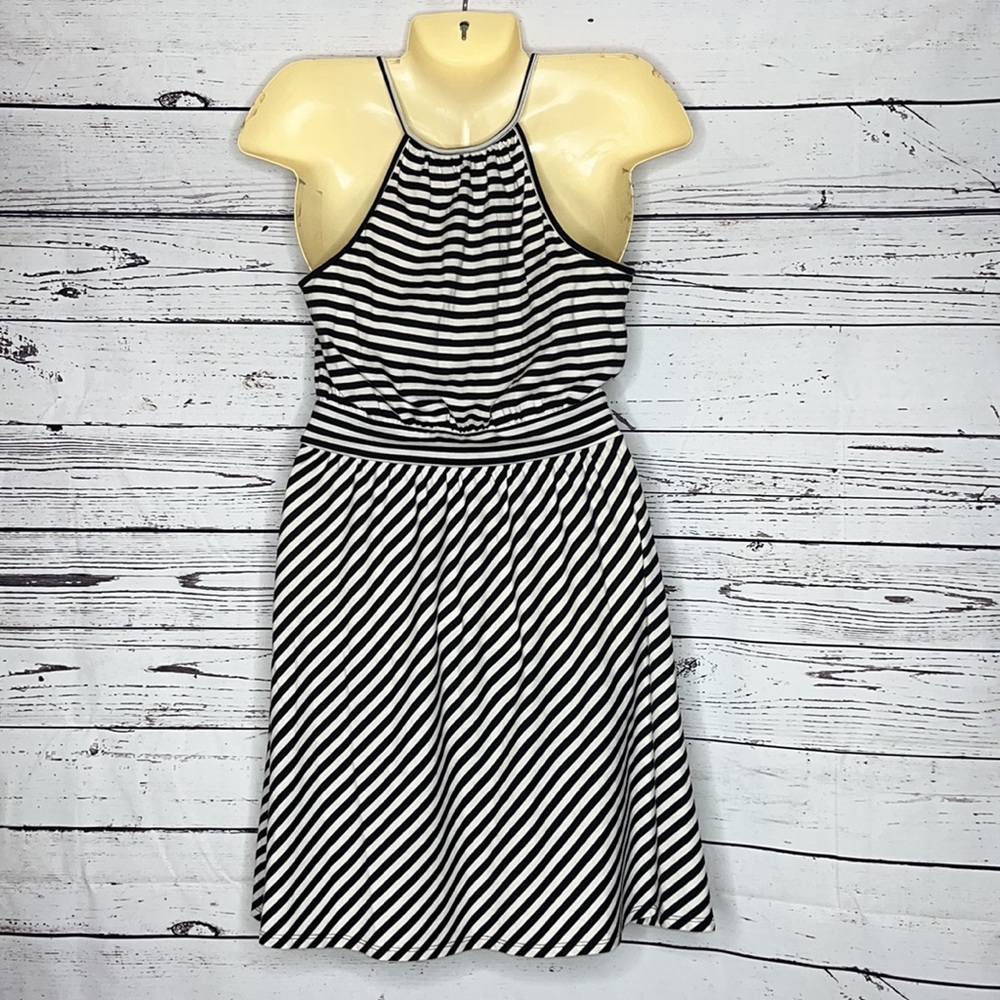 Elle NWT Size XS Black & White Stripe High Neckline Keyhole Fit & Flare Dress - Picture 3 of 5